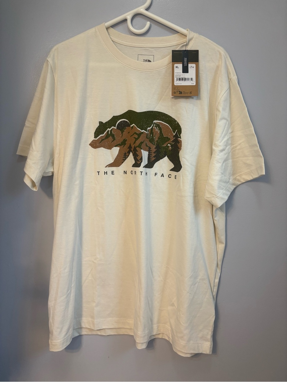 The North Face Men’s Bearitage Graphic Tee White Dune XL. NWT